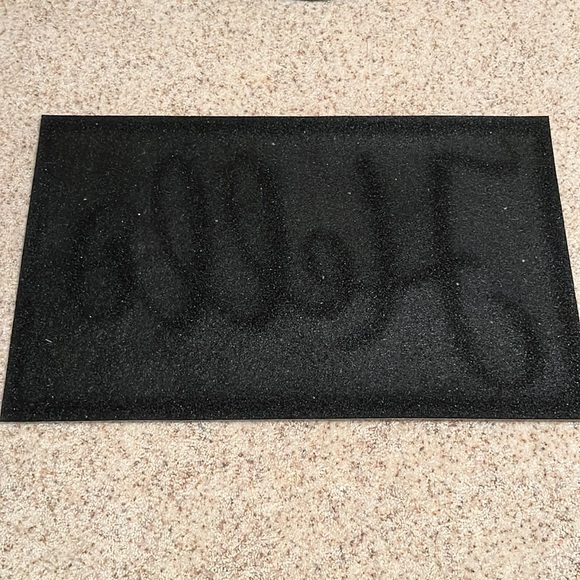 ✅ NWOT “HELLO” Cursive Stylish Welcome Mat Doormat Gray Non-Slip 29.5in x 18in - Picture 2 of 5